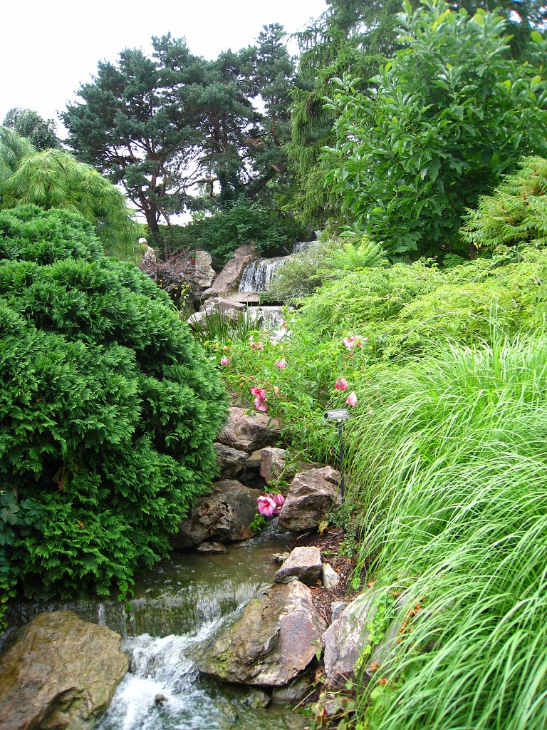 Botanical Gardens 2010 0225.jpg - The Chicago Botanic Gardens. Wear comfortable shoes, and be prepared to enjoy the landscape for a day.